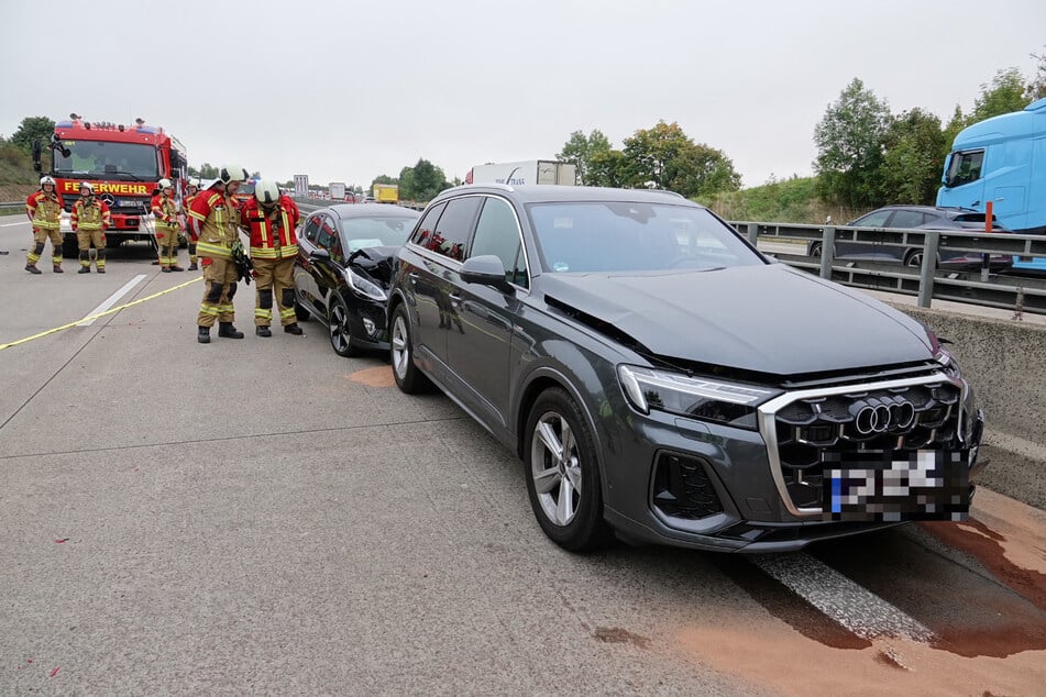 Unfall eins: Autos kollidierten nach einem Reifenplatzer.