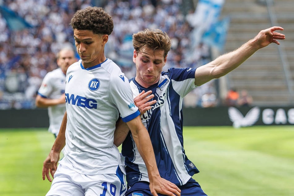 Am 2. Spieltag der vergangenen Saison war die Fußball-Welt für Leon Jensen (29, r.) noch in Ordnung.