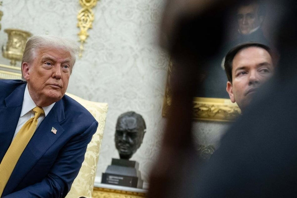 The US State Department, led by Secretary Marco Rubio (r.), hired Darren Beattie despite his white-nationalist ties.