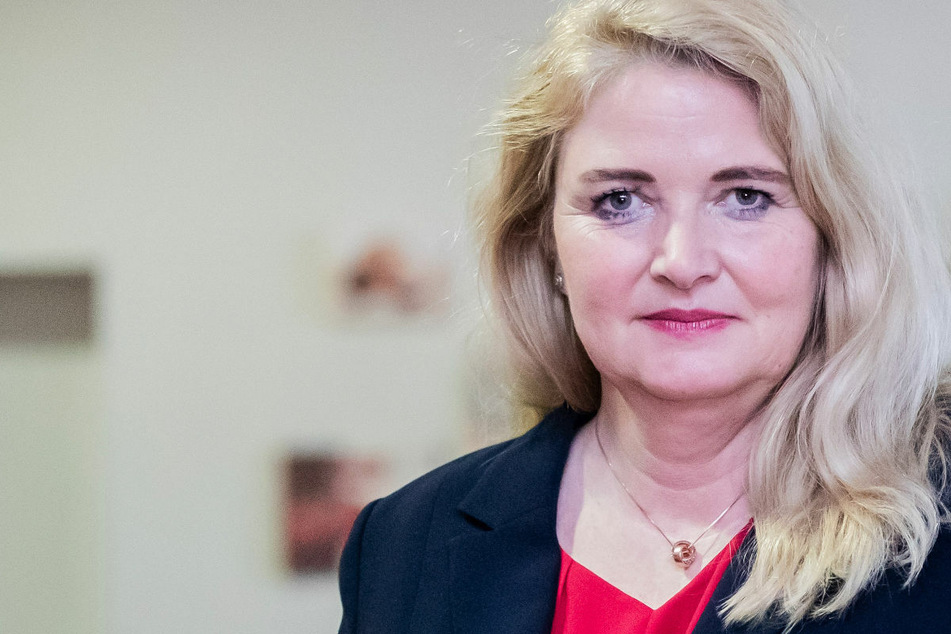 Brinker siegt in Kopf-an-Kopf-Rennen gegen von Storch: Berliner AfD mit neuer Parteichefin