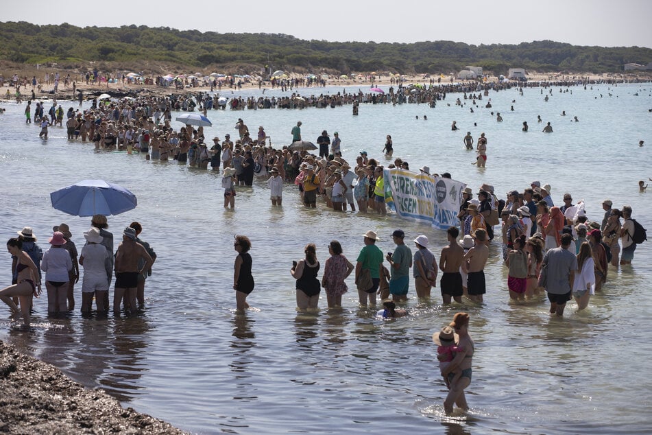Ein Deutscher starb während einer Demo an einem Strand auf Mallorca.