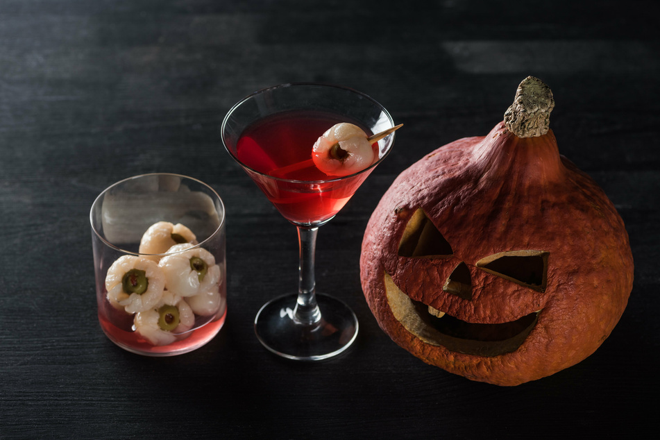 Beim Geschmack des blutigen Cocktails mit Litschi-Augen tropft nicht nur Vampiren der Zahn.
