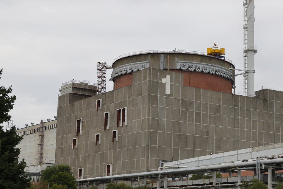 In dem von Russland besetzten Atomkraftwerk Saporischschja soll nach russischer Darstellung ein Brand an der Kühlanlage ausgebrochen sein.