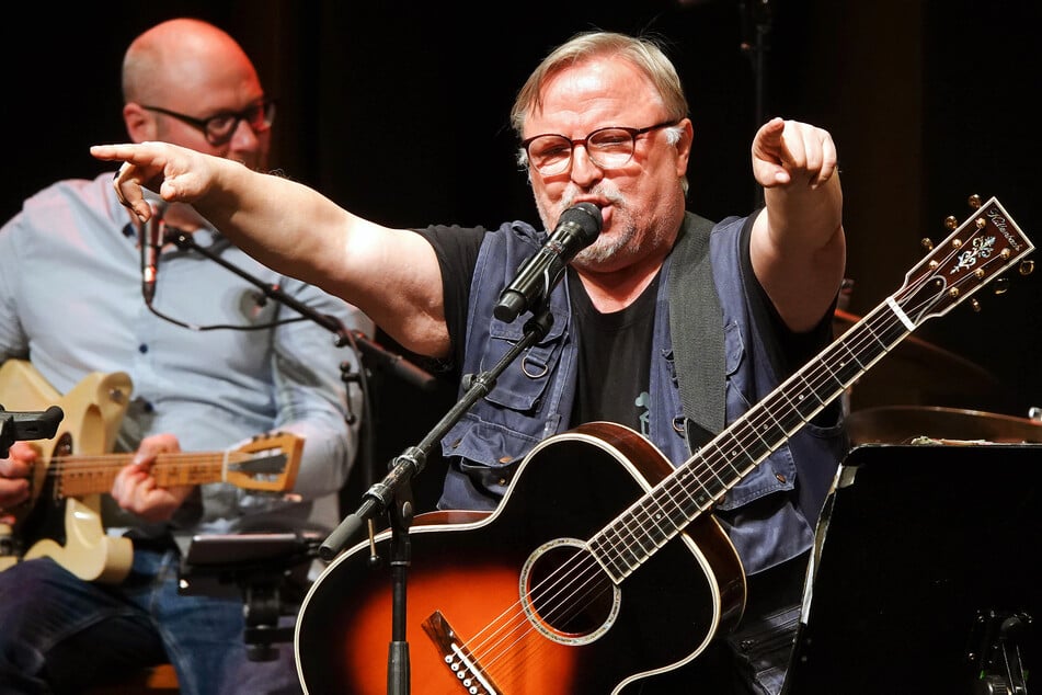 Axel Prahl (65) und seine Band bei einem Konzert.
