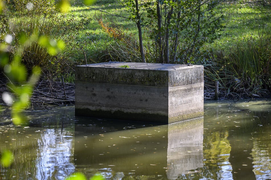 Weil nur noch wenig neues Wasser zufließt, sinkt der Pegel immer mehr.