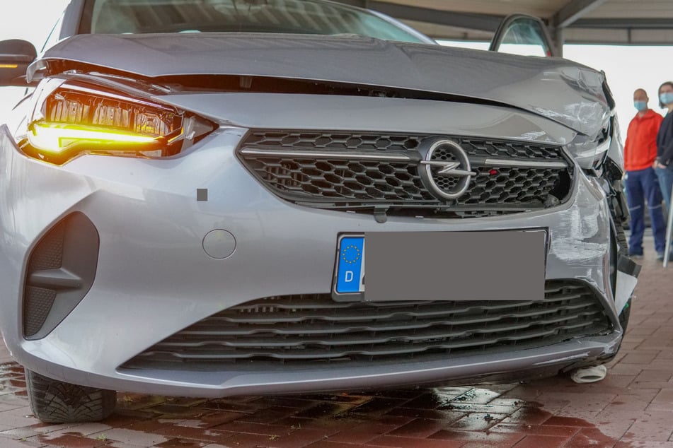 An dem Opel Corso entstand ein Sachschaden in Höhe von 25.000 Euro.