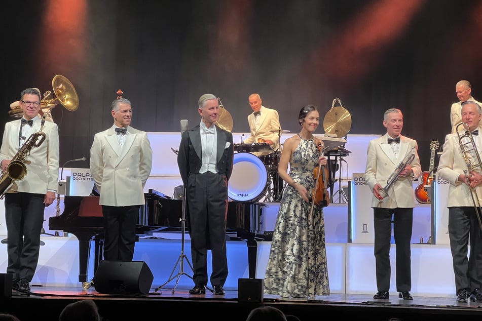 Am Ende gab es für Max Raabe und sein Palast Orchester stehende Ovationen.
