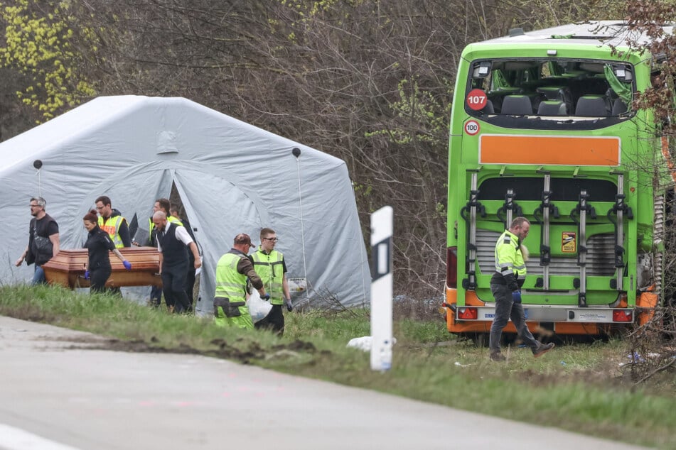 Unfall A9: Flixbus-Drama auf der A9: Wie saarländische Feuerwehrleute in Sachsen zu Helden wurden
