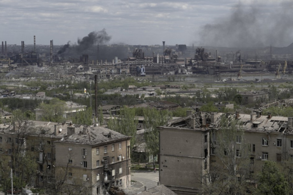 Im Stahlwerk Azovstal in Mariupol haben sich die letzten ukrainischen Soldaten verschanzt. Über ihre Befreiung wird nun verhandelt.