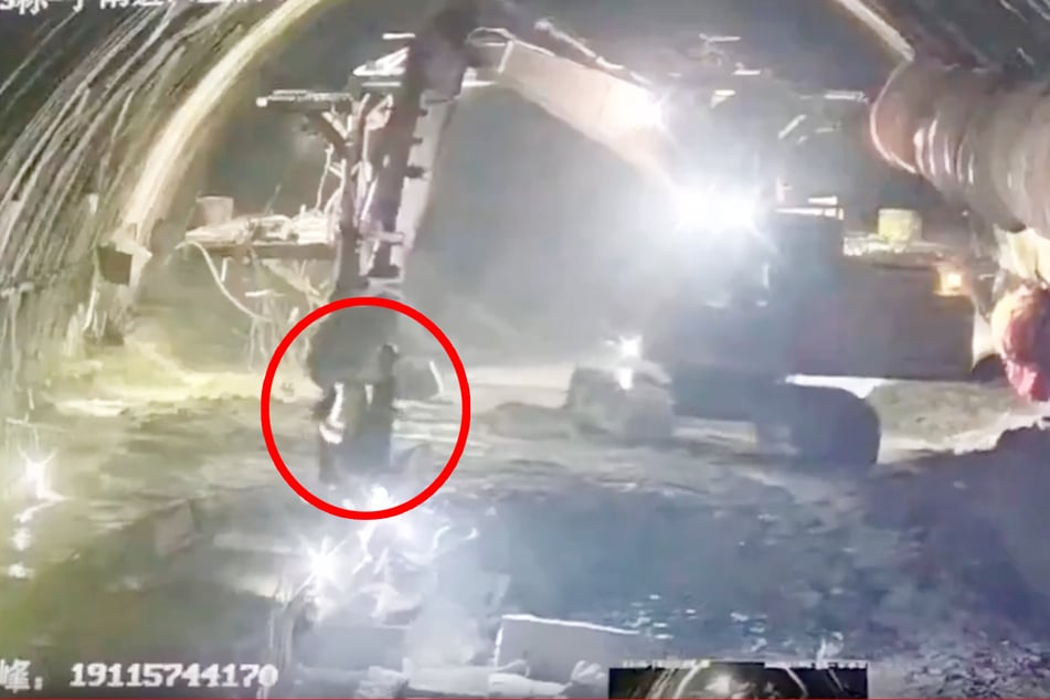 Wassereinbruch! Autobahn-Tunnel bei Bauarbeiten plötzlich überflutet - Arbeiter müssen flüchten