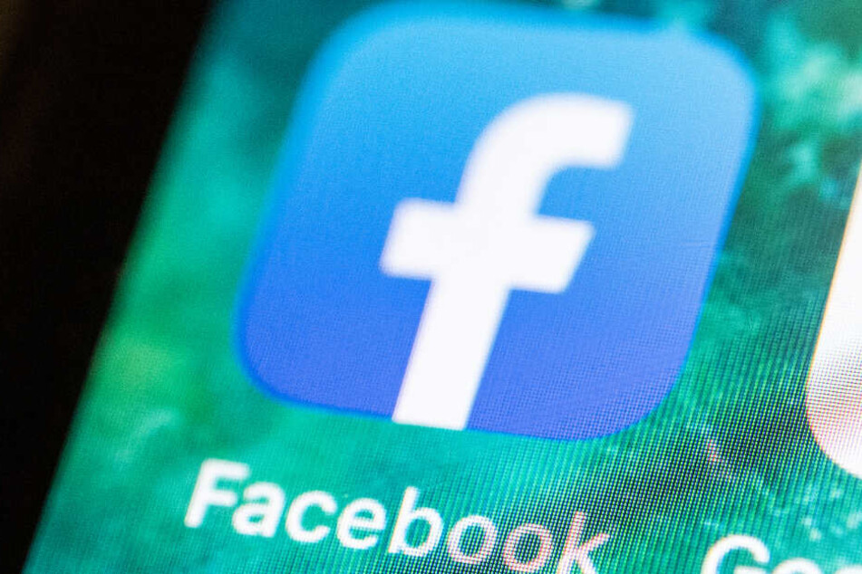 Der Mann soll etwa bei Facebook mit Falschgeld gehandelt haben. (Symbolbild)