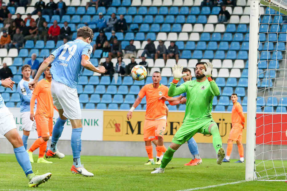 Matti Langer (Nummer 29) trifft im Vorbereitungsspiel gegen Alanyaspor per Kopf zum 4:1. Als "Sechser" kommt er natürlich mehr in torgefährliche Situationen.