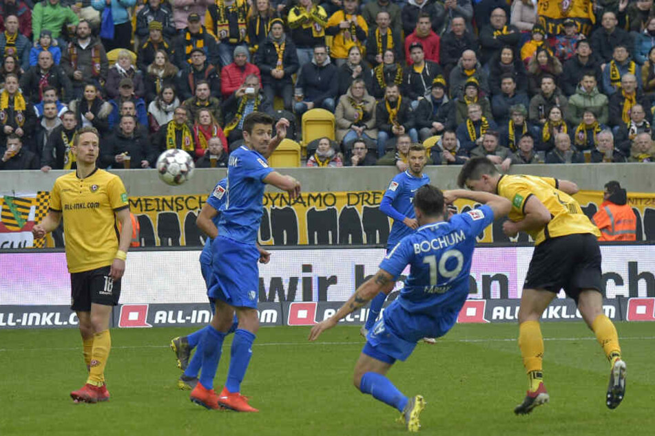 Hier trifft Nikolaou per Kopf zum wichtigen 2:2-Ausgleich gegen den VfL Bochum.