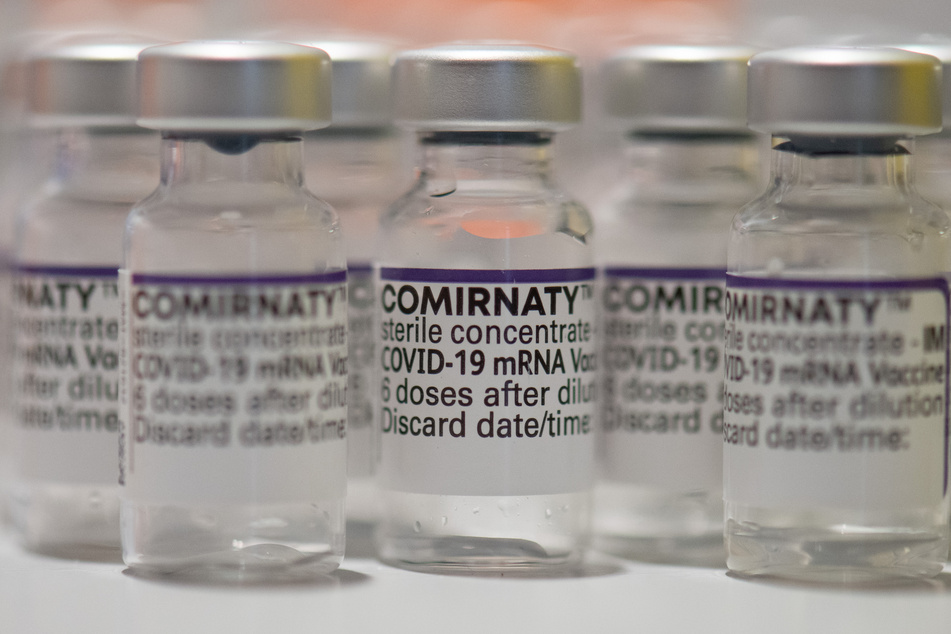 NRW erhält in der kommenden Woche etwa 650.000 zusätzliche Impfdosen von Biontech. Der Impfstoff wird dabei nach Bedarf verteilt.
