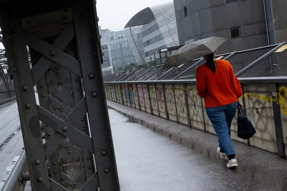 In den kommenden Tagen müssen sich die Bayern gebietsweise auf sehr viel Regen einstellen. (Symbolbild)