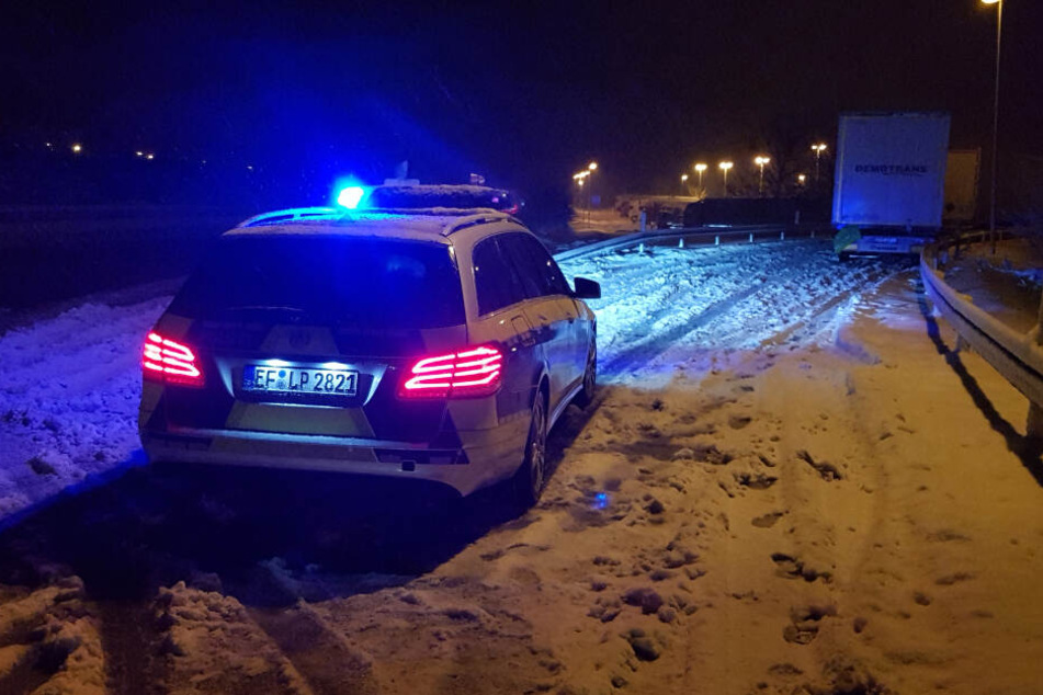 Auf dem Rastplatz stehen immer wieder Laster in Kurven, wie hier im Januar 2019.