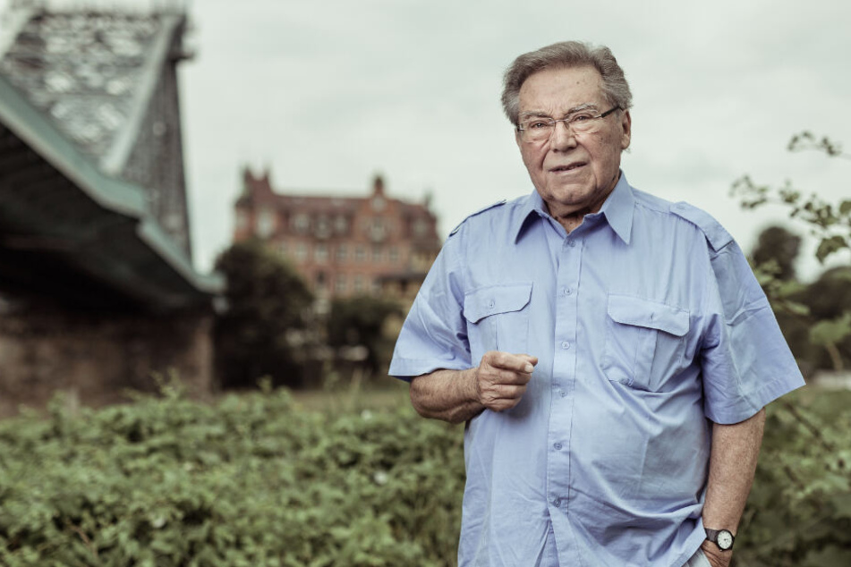 Peter Schreier nahe dem Blauen Wunder fotografiert.