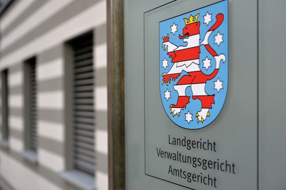 Die Ärztin steht in Gera vor Gericht.