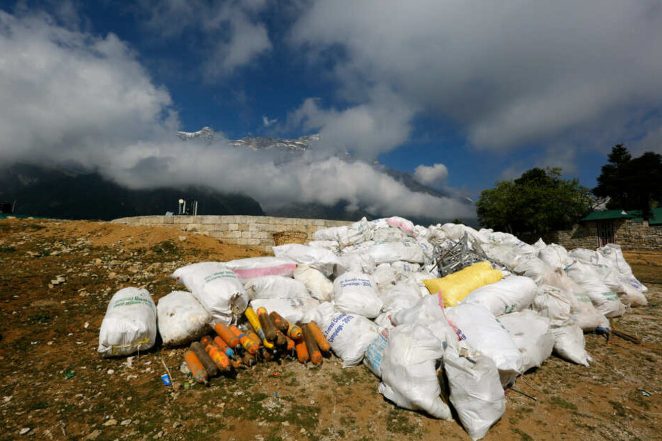 So sollte es aussehen. Dieser gesammelte Müll wird zum Recycling nach Kathmandu geschickt.