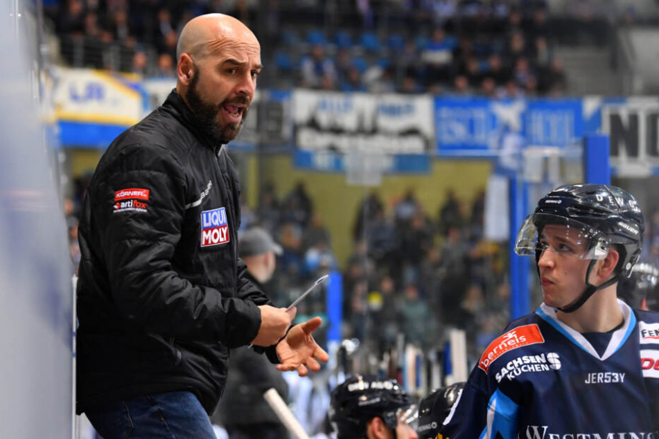 Eislöwen-Coach Rico Rossi wird in der kommenden Saison nicht mehr auf Timo Walther zurückgreifen können. Zusammen wollen sie jetzt die Play-offs packen.