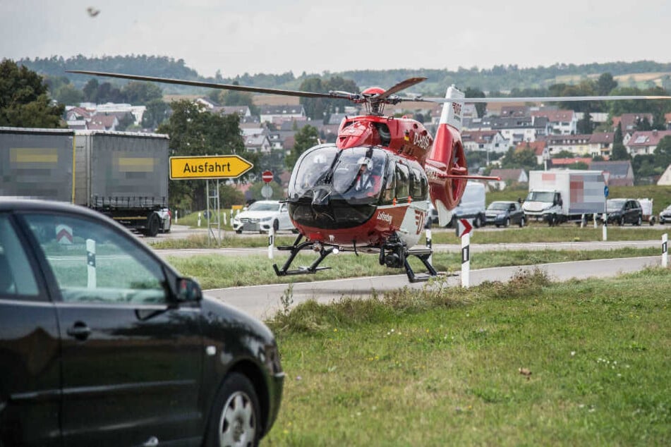 Rettungshubschrauber brachten zwei Menschen in Krankenhäuser.