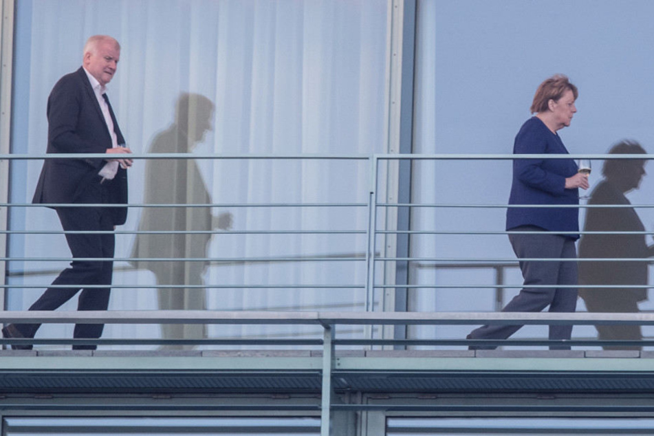 Host Seehofer und Angela Merkel beim Krisengipfel im Kanzleramt.