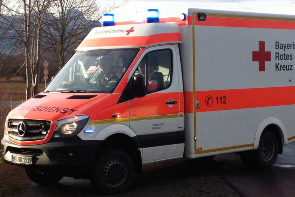 Die Retter mussten in Bayern einen Schwerverletzten versorgen. (Symbolbild)