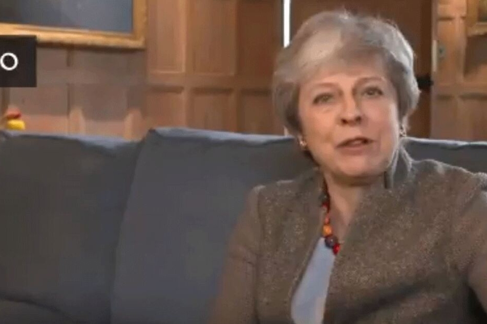 Theresa May (62) oostete das Video auf ihrem Twitter-Account.