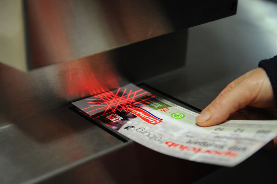 Bei der Kontrolle der Tickets, sollten die Käufer falsche Angaben machen. (Symbolbild)
