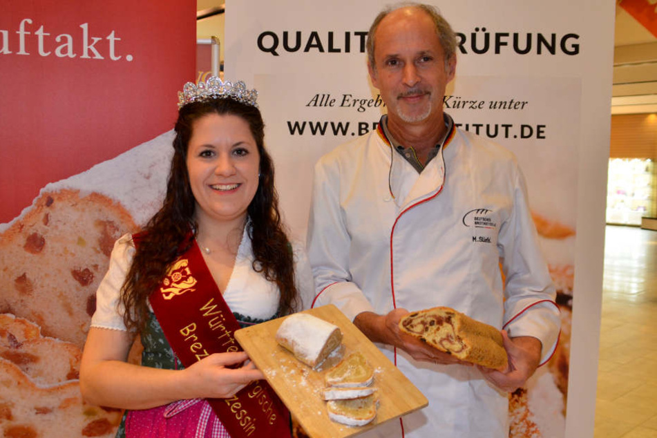 Im Namen des Gebäcks unterwegs: Stollen-Experte Manfred Stiefel mit der baden-württembergischen Brezelprinzessin Elisabeth Fleckenstein bei der Prüfung in Ludwigsburg.