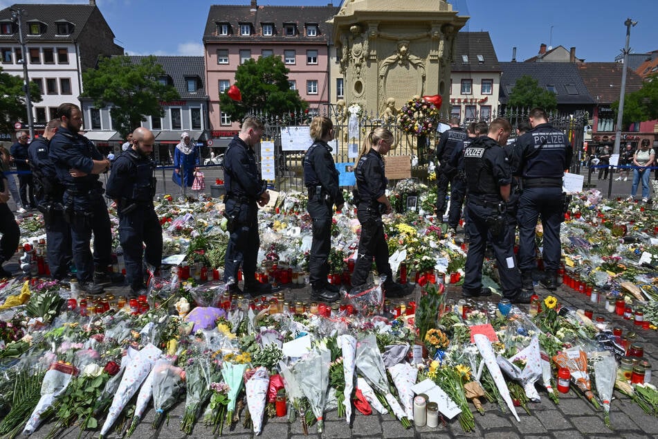 Auf dem Mannheimer Marktplatz wurden fünf Männer durch den 25-Jährigen verletzt, ein Polizist verstarb.