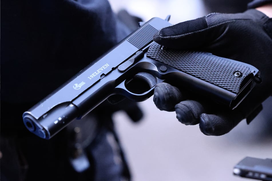 Männer sollen 20-Jährigen in Bürgerpark mit Schusswaffe bedroht haben: Wer hat etwas gesehen?
