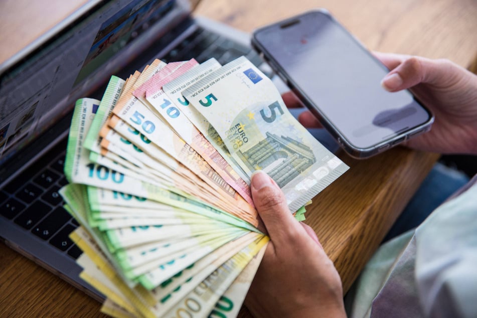 Fast täglich kassieren Betrügerbanden mit Schock-Anrufen, meist von Senioren, jede Menge Geld ein.
