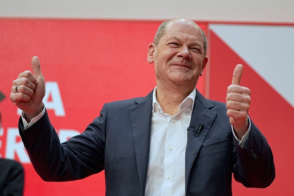 Für ihn läuft es: Olaf Scholz (63), designierter SPD-Kanzler und geschäftsführender Bundesminister der Finanzen, beim SPD-Parteitag am Samstag im Willy-Brandt-Haus in Berlin.