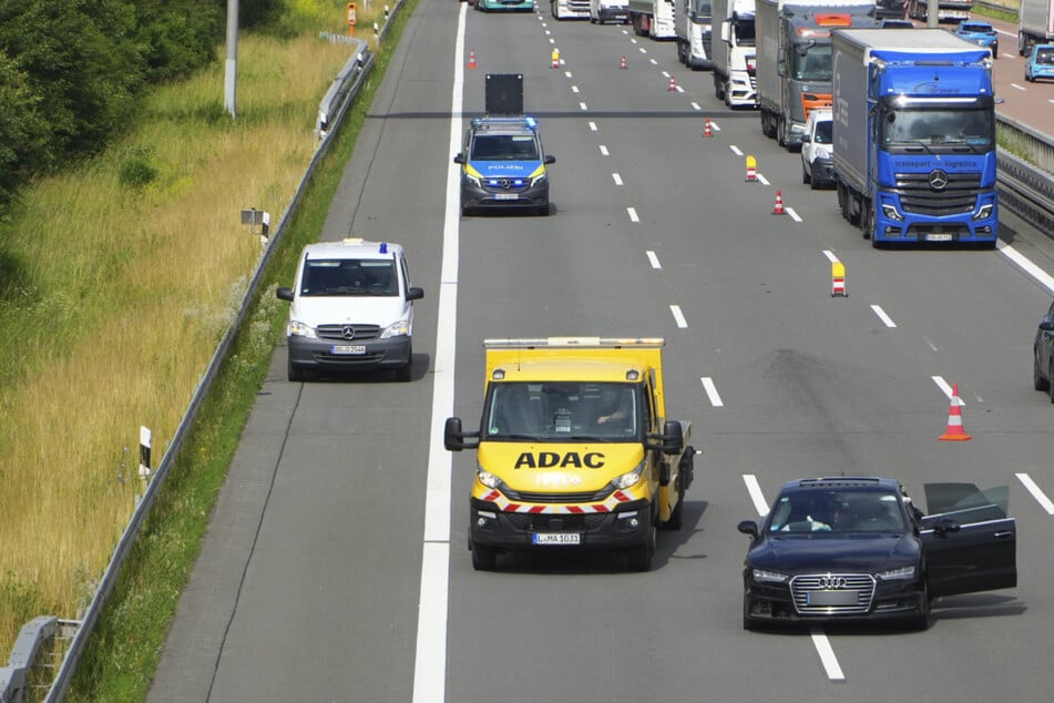 Unfall A14: Stau auf A14 bei Leipzig: Hyundai und Audi krachen zusammen
