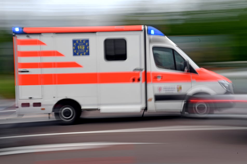Motorradfahrer prallt gegen Baum: Mehrere Strafverfahren eingeleitet