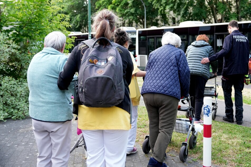Wegen der geplanten Bombenentschärfung in der Potsdamer Innenstadt mussten die Bewohner des Pflegewohnstifts City-Quartier ihre Einrichtung vorübergehend verlassen.