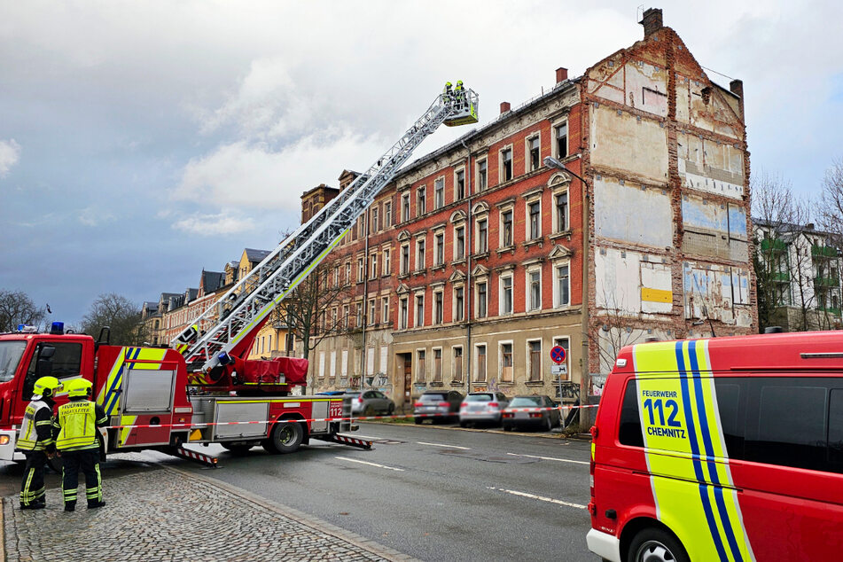 Teile des Hauses in der Zöllnerstraße stürzten in der vergangenen Woche ein, daher ist eine Sperrung nötig.