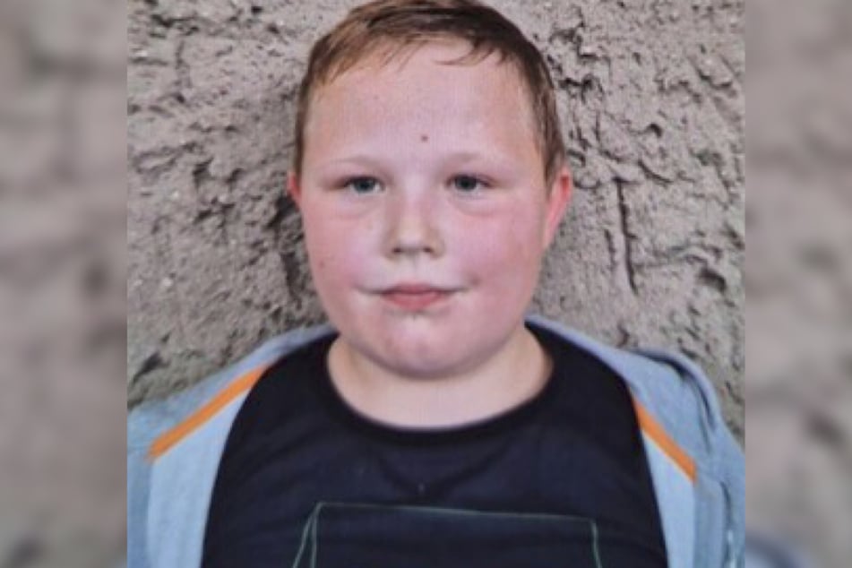 Die Polizei sucht mit diesem Bild nach dem vermissten Jungen.