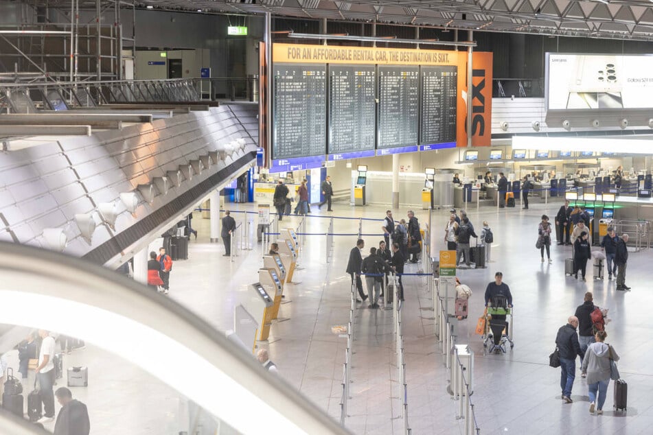 Warnstreik bei Lufthansa hat begonnen: Etliche Ausfälle schon Montagabend