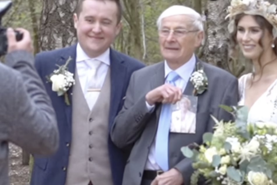 Les (M.) hatte ein Foto seiner verstorbenen Frau Betty dabei, die unbedingt mit auf das Bild sollte.