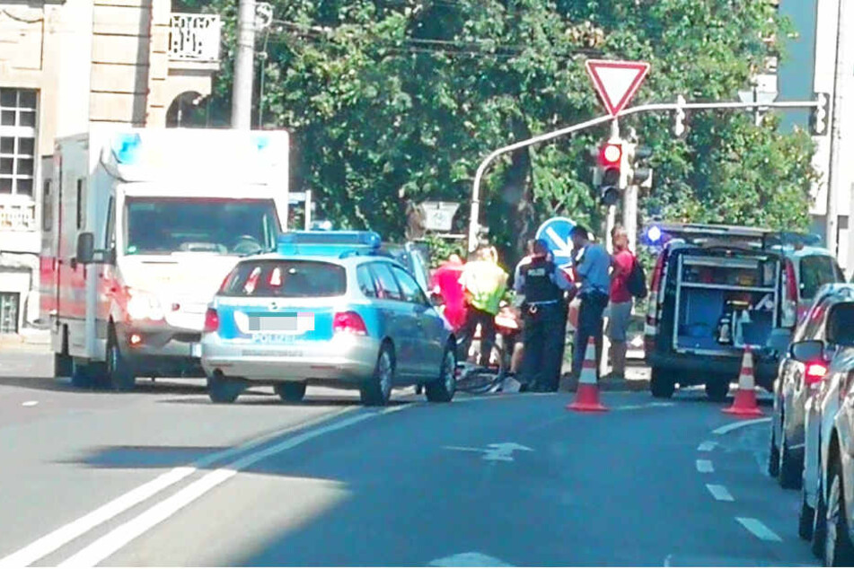 Stadtauswärts ist die Straße gesperrt.