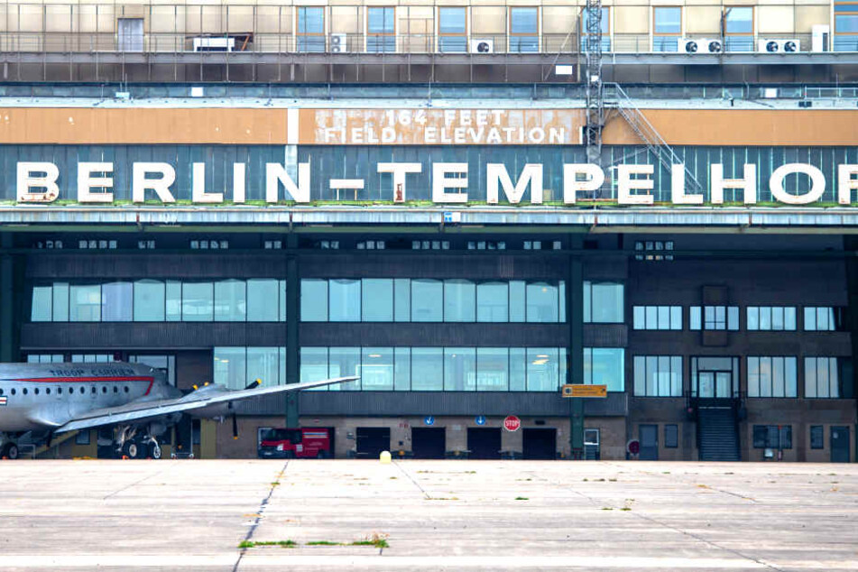 Flughafen Tempelhof Sei Menschenunwurdig Fluchtlinge Sollen Umziehen Tag24