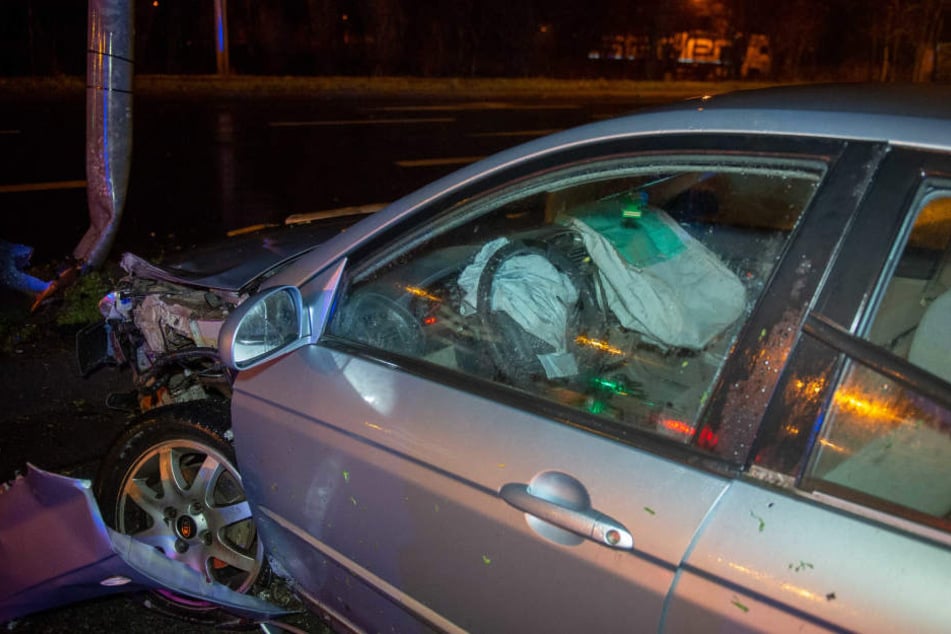Die Beamten fanden das Auto ohne Fahrer vor.