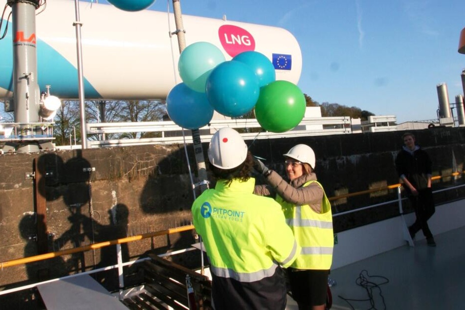 Bei der Einweihung flogen Luftballons.