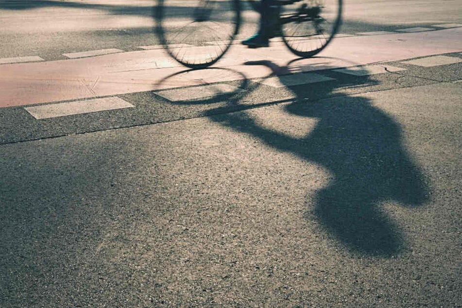 Wer hat den Radfahrer gesehen? Die Polizei sucht Zeugen. (Symbolbild)