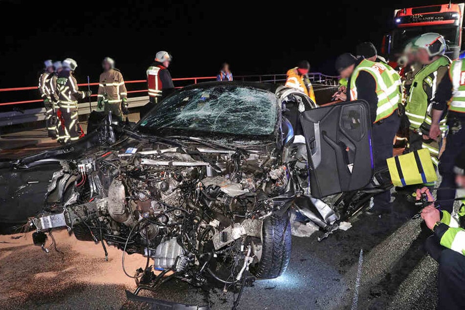 Der Audi A5 wurde bei dem Unfall völlig zerstört.