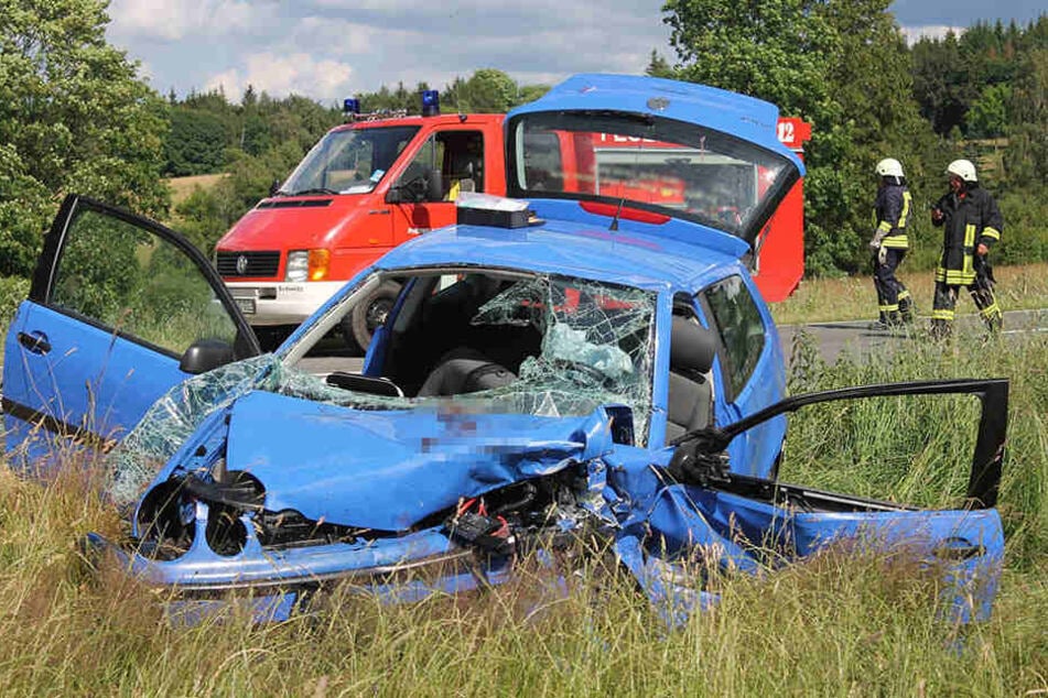 Das Wrack des VW Polo nach dem tödlichen Unfall auf der S 275.