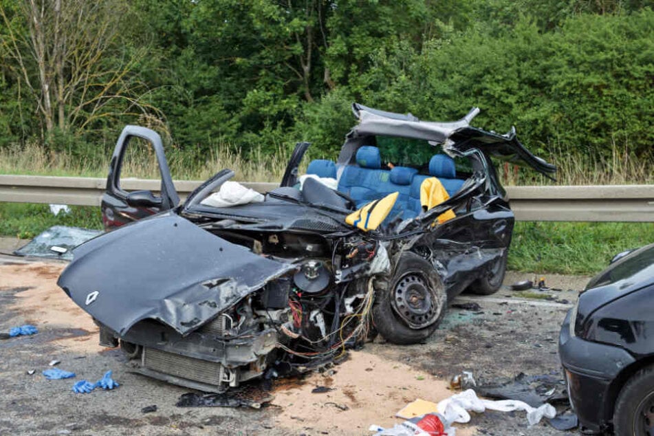 Der Wagen wurde bei dem Unfall völlig zerstört.
