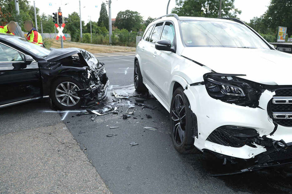 Beide Fahrzeuge wurden erheblich beschädigt.